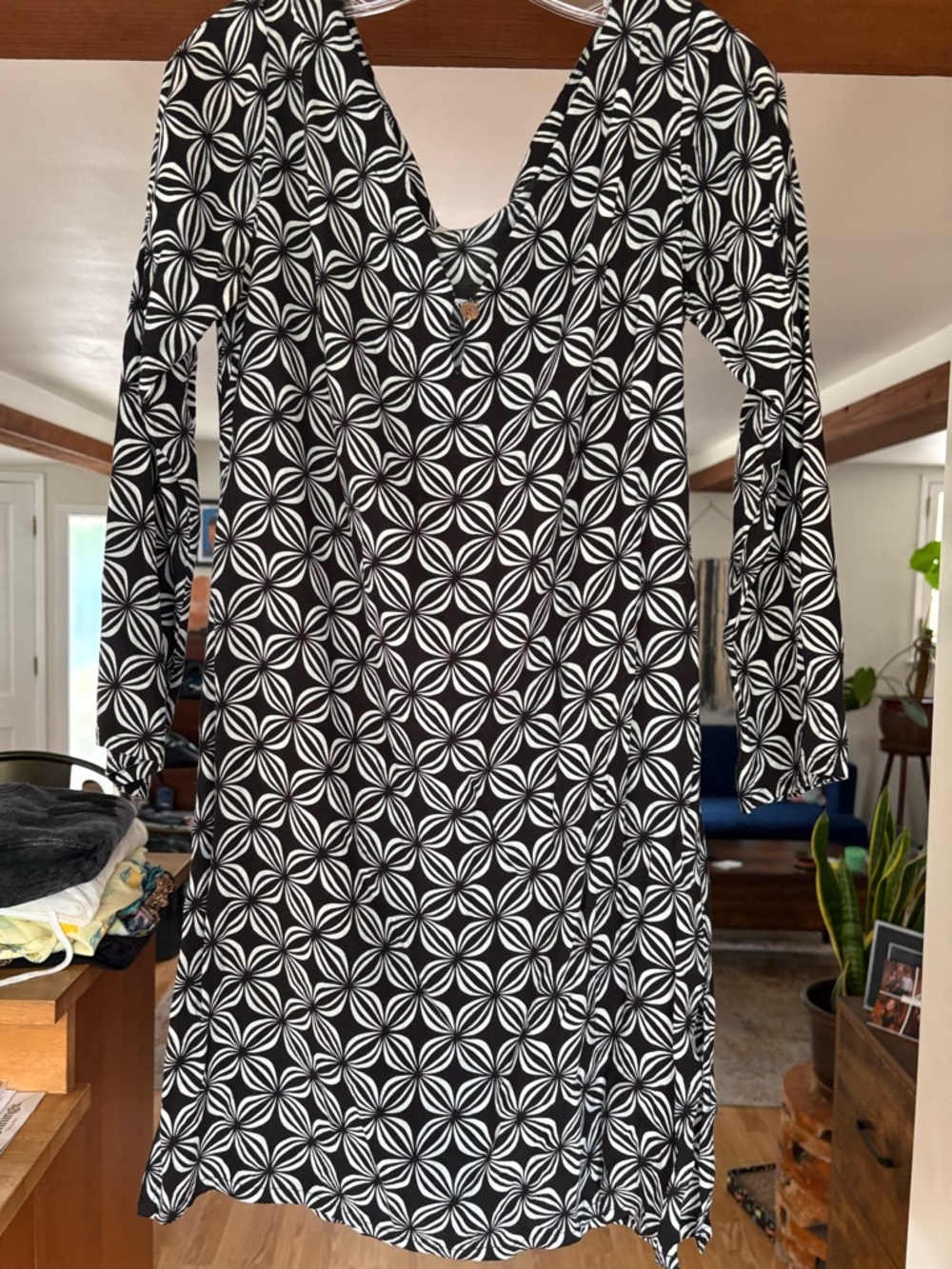 Praia Black & White Geometric Long Sleeve cotton Dress
